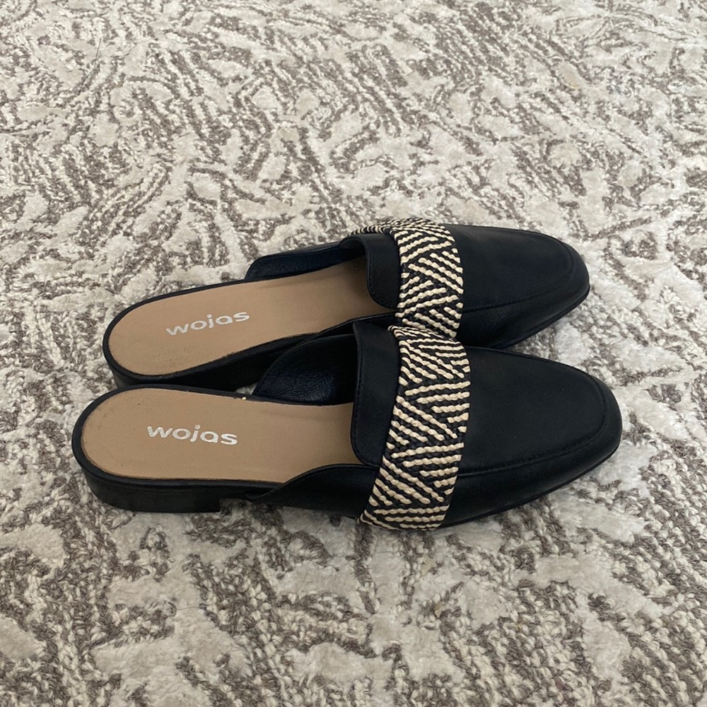 WOJAS black mule flats with a decorative black beige band. Size 36